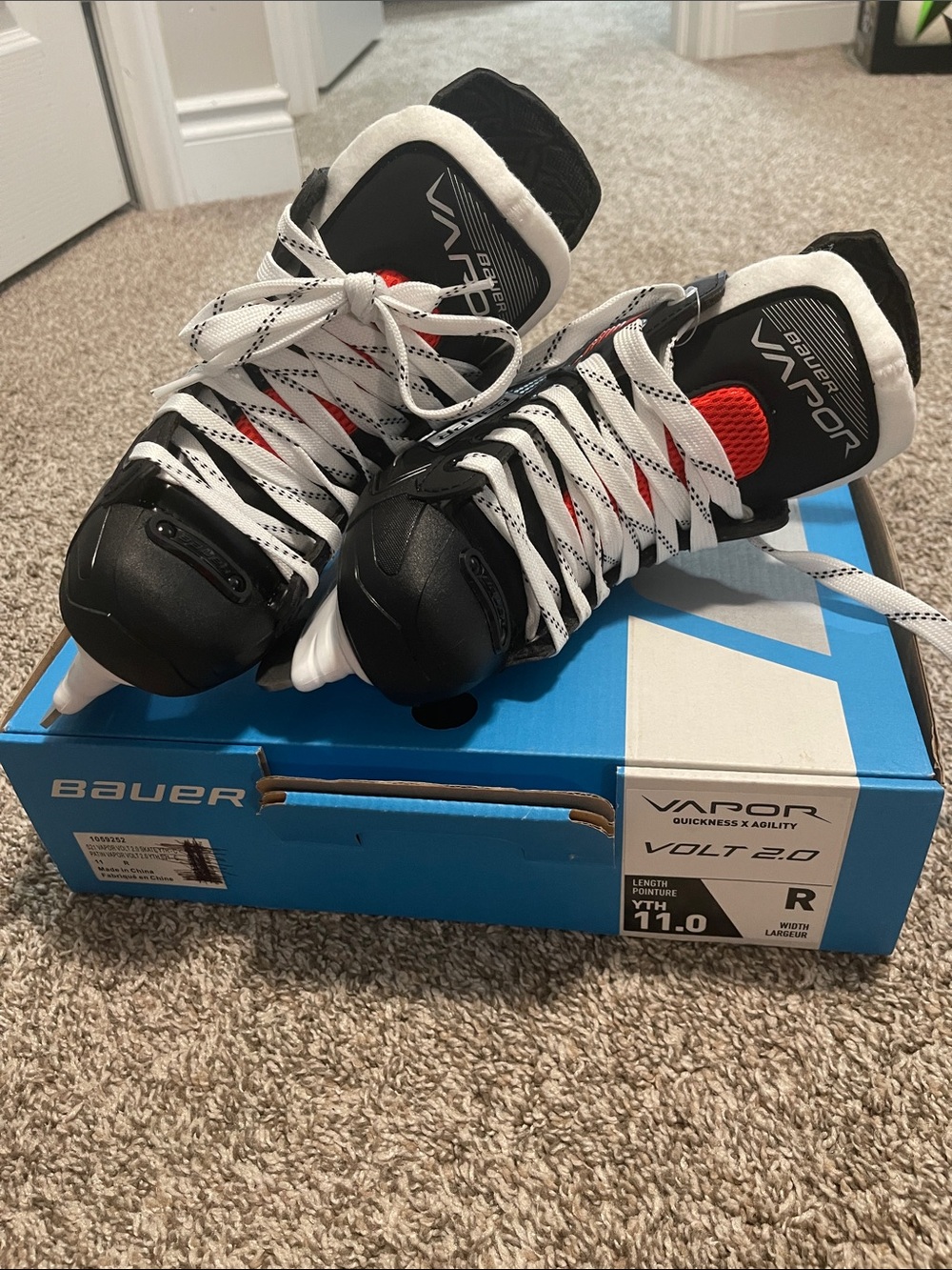 Bauer Vapor Volt 2.0 Men's Hockey Skates - Black/White/Red
